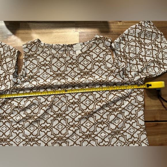 Chico’s Women’s Top | Brown / White Pattern Bell Sleeve Cold Shoulder| Size 3 - Picture 3 of 7